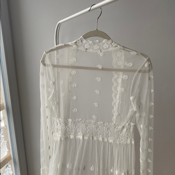 Forever 21 See-Through Robe - Picture 3 of 3